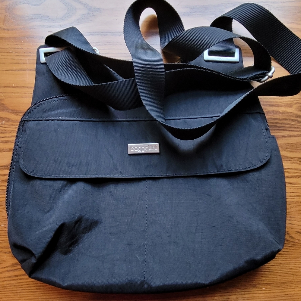 BAGGALLINI | BLACK NYLON CROSSBODY PURSE